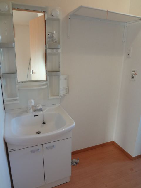 Washroom. There undressing space. Smooth even get dressed in the morning because vanity is.