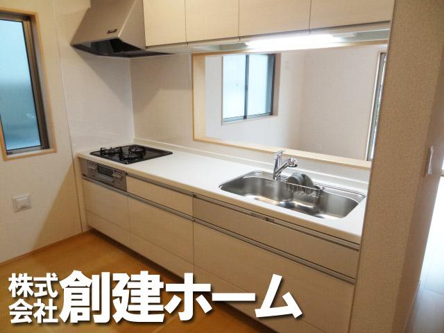 Kitchen. Overlooking the living room, Popular face-to-face kitchen