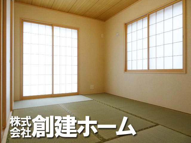 Non-living room. It is very bright Japanese-style room