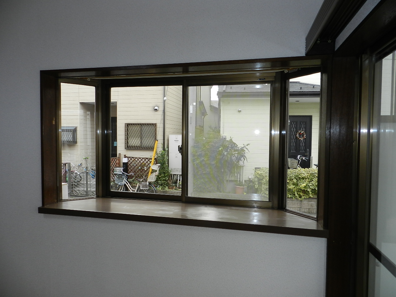 Living and room. bay window