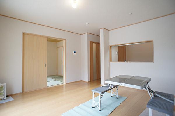 Living. Your family spacious living room that everyone is comfortable and welcoming Indoor (11 May 2013) Shooting