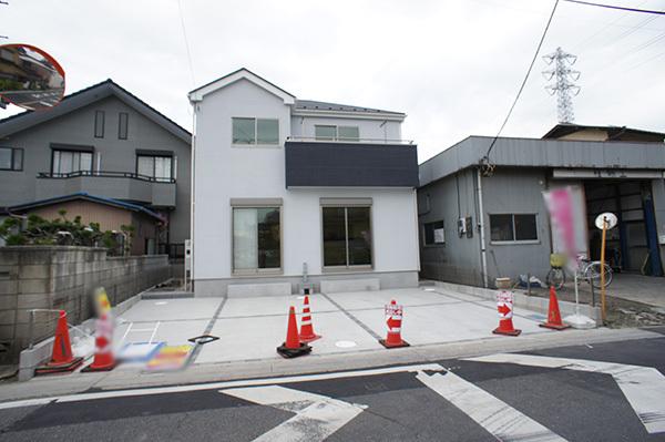 Local photos, including front road. Local (11 May 2013) Shooting