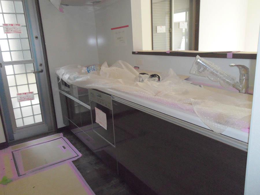 Kitchen. Was building completed. Such as the actual image from per yang, We have to wait all the time so you can see directly. 