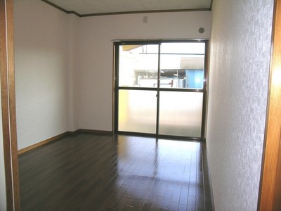 Living and room. Western-style 6 Pledge! 