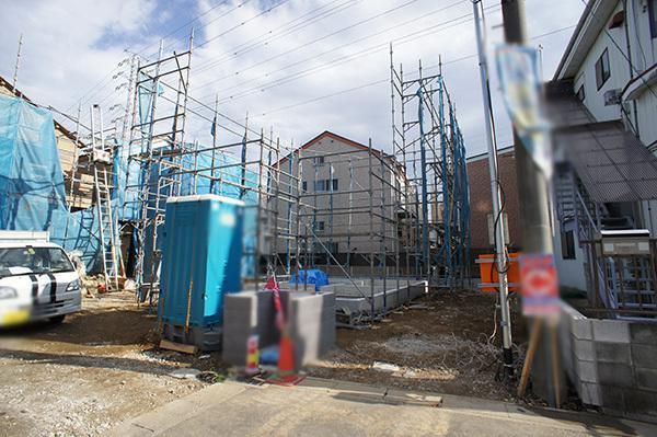 Local photos, including front road. Convenient parking two Allowed to second car