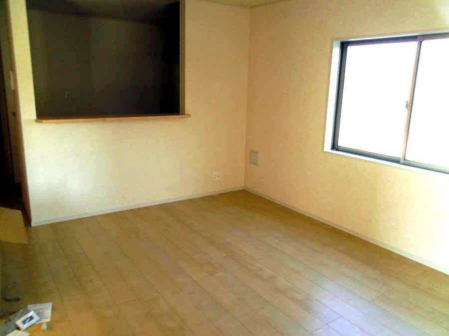 Living. Was building completed. Such as the actual image from per yang, We have to wait all the time so you can see directly.