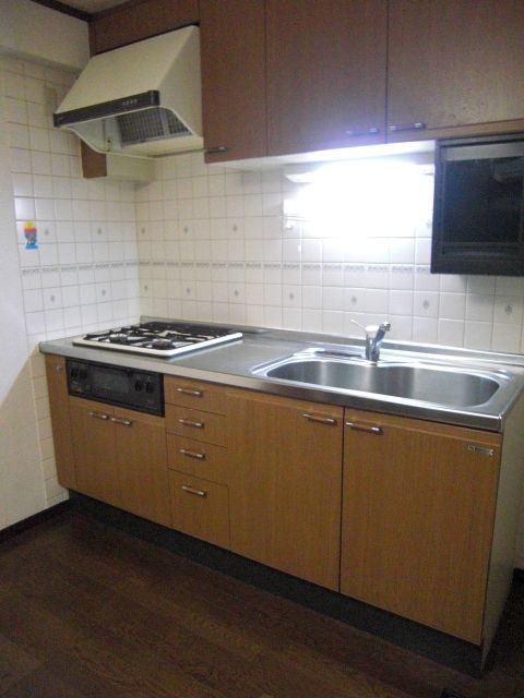 Kitchen. System kitchen to ensure a space of spread. Good usability.