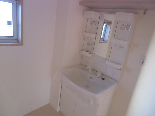 Washroom. Small window with also in washroom Convenient shampoo dresser