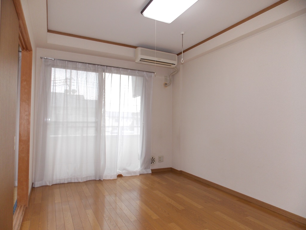 Other room space. Western-style 6 Pledge