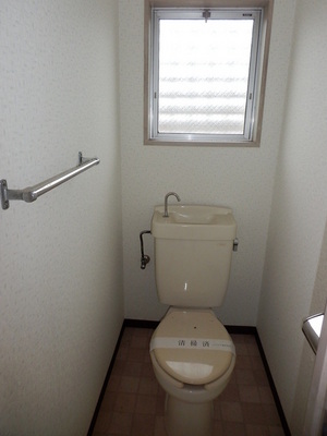 Toilet. Ventilation with windows ◎ is the toilet