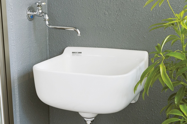  [Slop sink on the balcony] The balcony of the spacious south, It comes standard with a convenient slop sink to the watering of the laundry and flowers of athletic shoes