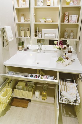  [Bathroom vanity] "Smart pocket", "three-sided mirror back storage", "wire basket", etc., Full of ideas that small can also be put away clean!  Wash bowl is clean is effortless "counter-integrated"