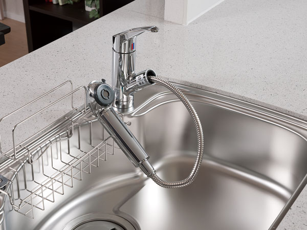 Kitchen.  [Water purifier integrated hand shower faucet] You can use pull out the head, Easy sink of care is. It is also useful when you pour purified water to the pot. Water purification ・ hot water ・ Switching of water is also a one-touch.