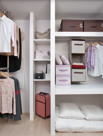 Interior.  [Futon closet] To ensure a depth of about 900㎜, Storage space for bedding. Futon for visitors if Mael, Room is a space. (A type same specifications)