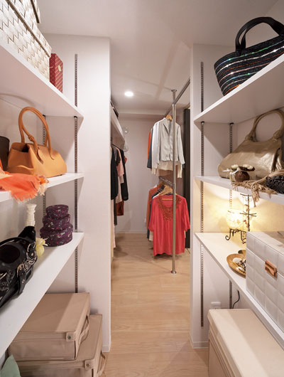 Interior.  [Super walk-in closet] You can abundantly storage, Available from two directions, Super walk-in closet. (D type, etc.)