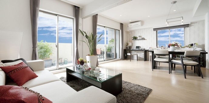 Model room A type of living ・ dining. We have to expand the breadth of the masterpiece of the kitchen and the match and about 20.6 tatami (free menu plan ・ Including paid option. Both application deadline Yes. Has been CG synthesizing the sky outside the window, In fact a slightly different)