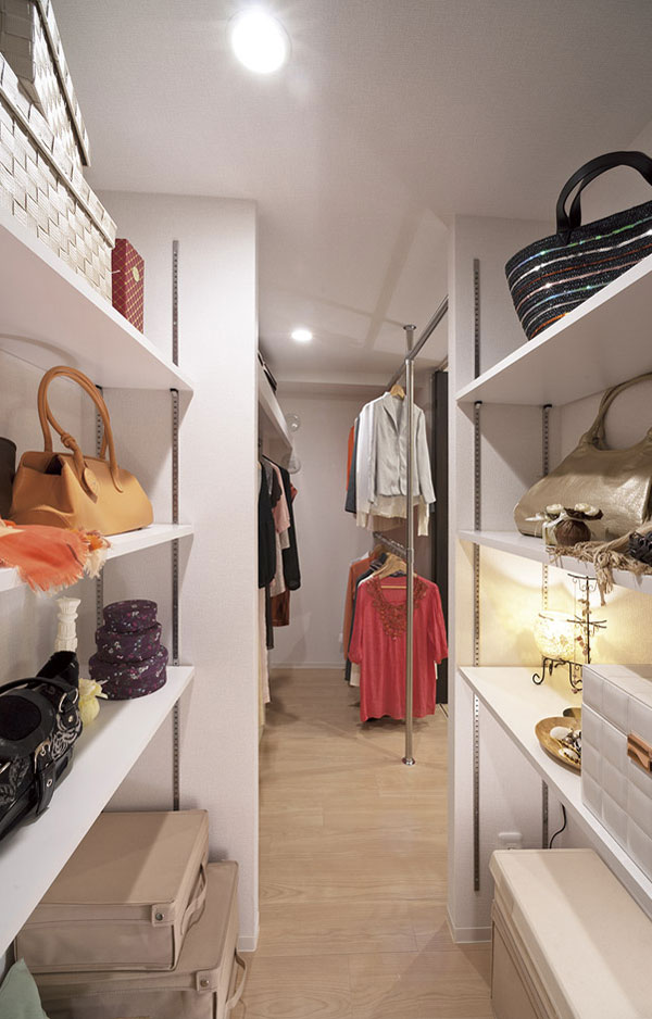  [Super walk-in closet] It can also enter and exit from the corridor. Full devise hanger pipes and shelves of two stages ※ All indoor photos Mansion Gallery ・ Model Room A type (free menu plan ・ Including paid option. Both application deadline have) a thing of the