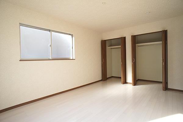 Non-living room. 10 Building