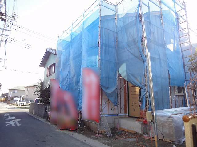 Local photos, including front road. Local (12 May 2013) Shooting