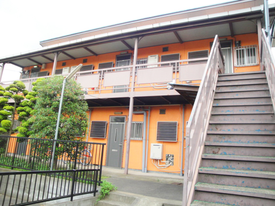 Building appearance. Engine color appearance of