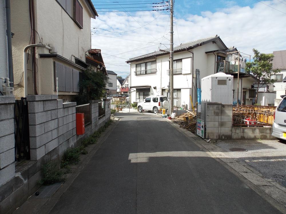 Local photos, including front road. Local (10 May 2013) Shooting