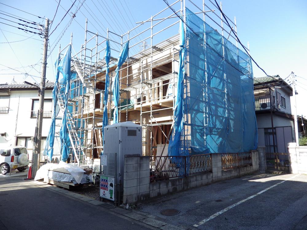 Local photos, including front road. Local (11 May 2013) Shooting