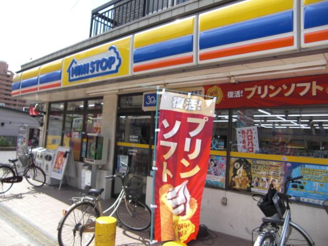 Convenience store. MINISTOP up (convenience store) 450m