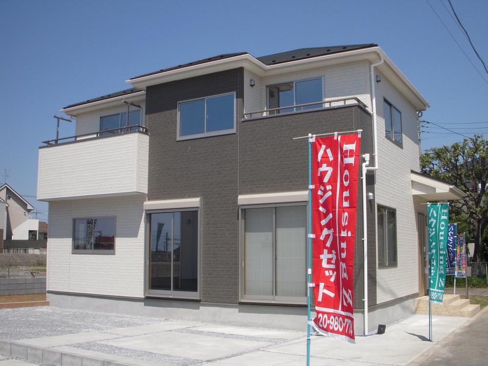 Same specifications (appearance)