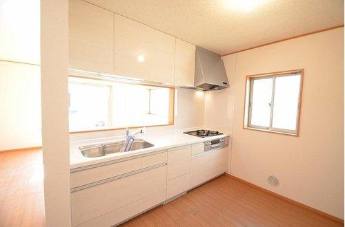 Same specifications photo (kitchen). Also impetus conversation family in face-to-face kitchen adopted! 