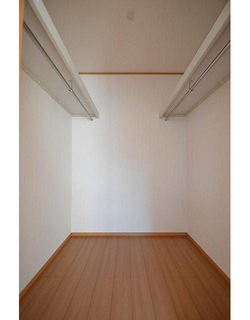 Receipt. Convenient walk-in closet in the housing