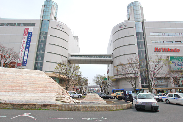 Other. Express station Soka good location of the 14-minute walk from the train station Marui ・ Station buildings, etc. Yes