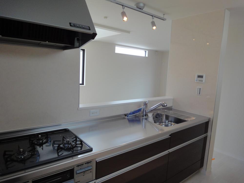 Same specifications photo (kitchen). Face-to-face system kitchen of the wife also glad artificial marble counter