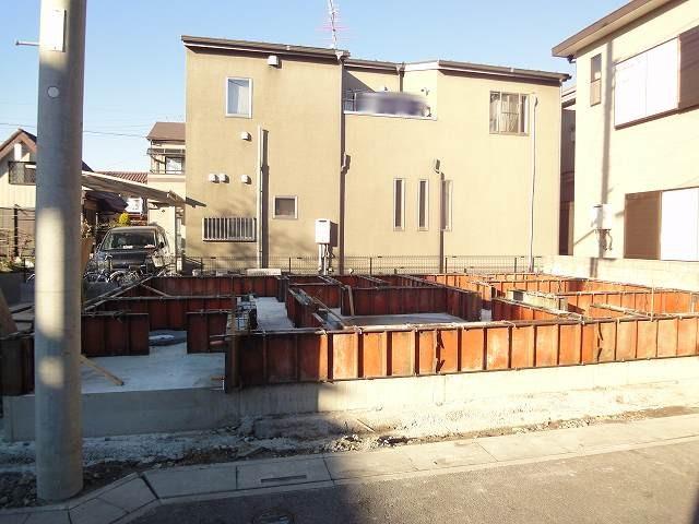 Local photos, including front road. Shaping land! All the living room facing south!  Local (12 May 2013) Shooting