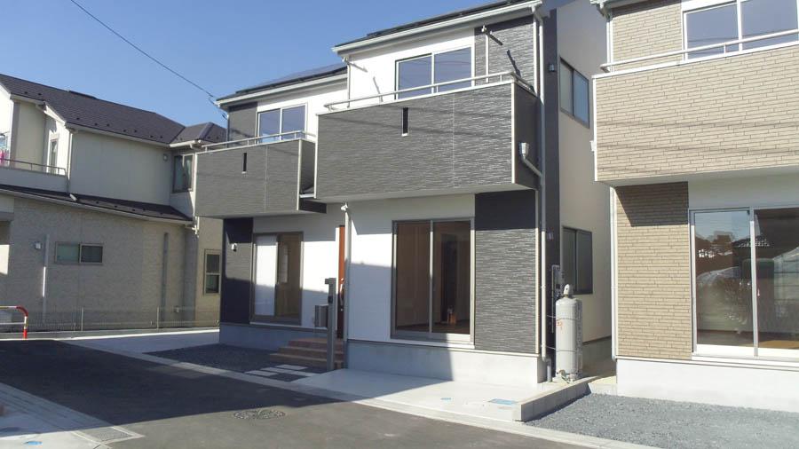 Local photos, including front road. Building 3 Was building completed. Such as the actual image from per yang, We have to wait all the time so you can see directly.