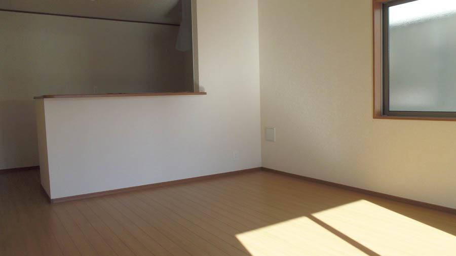 Living. Was building completed. Such as the actual image from per yang, We have to wait all the time so you can see directly. 