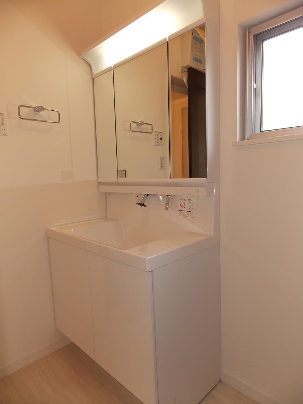 Wash basin, toilet. Local (10 May 2013) Shooting