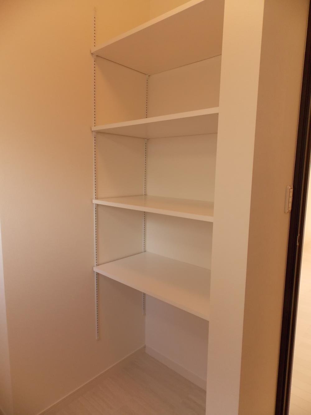 Wash basin, toilet. Local (10 May 2013) Shooting