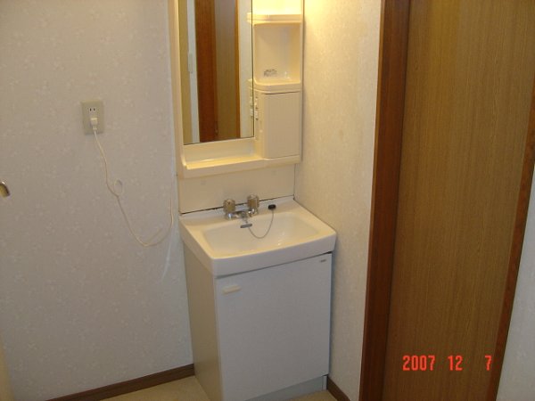 Washroom. Wash basin