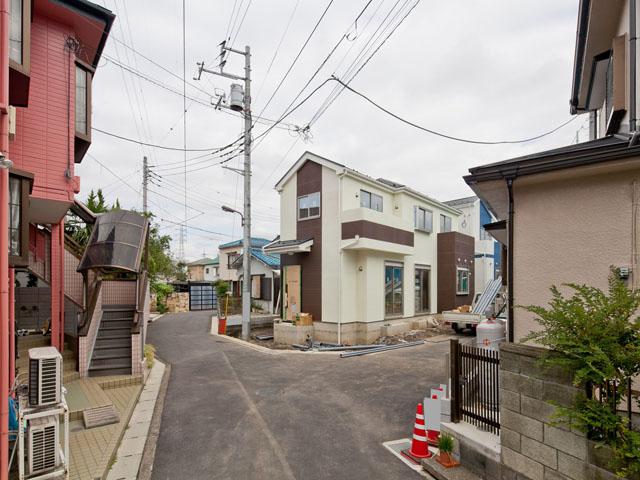 Local photos, including front road. Local (10 May 2013) Shooting North road 4m