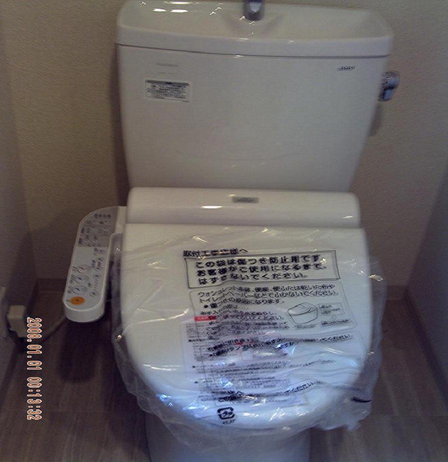 Toilet. Heated toilet seat