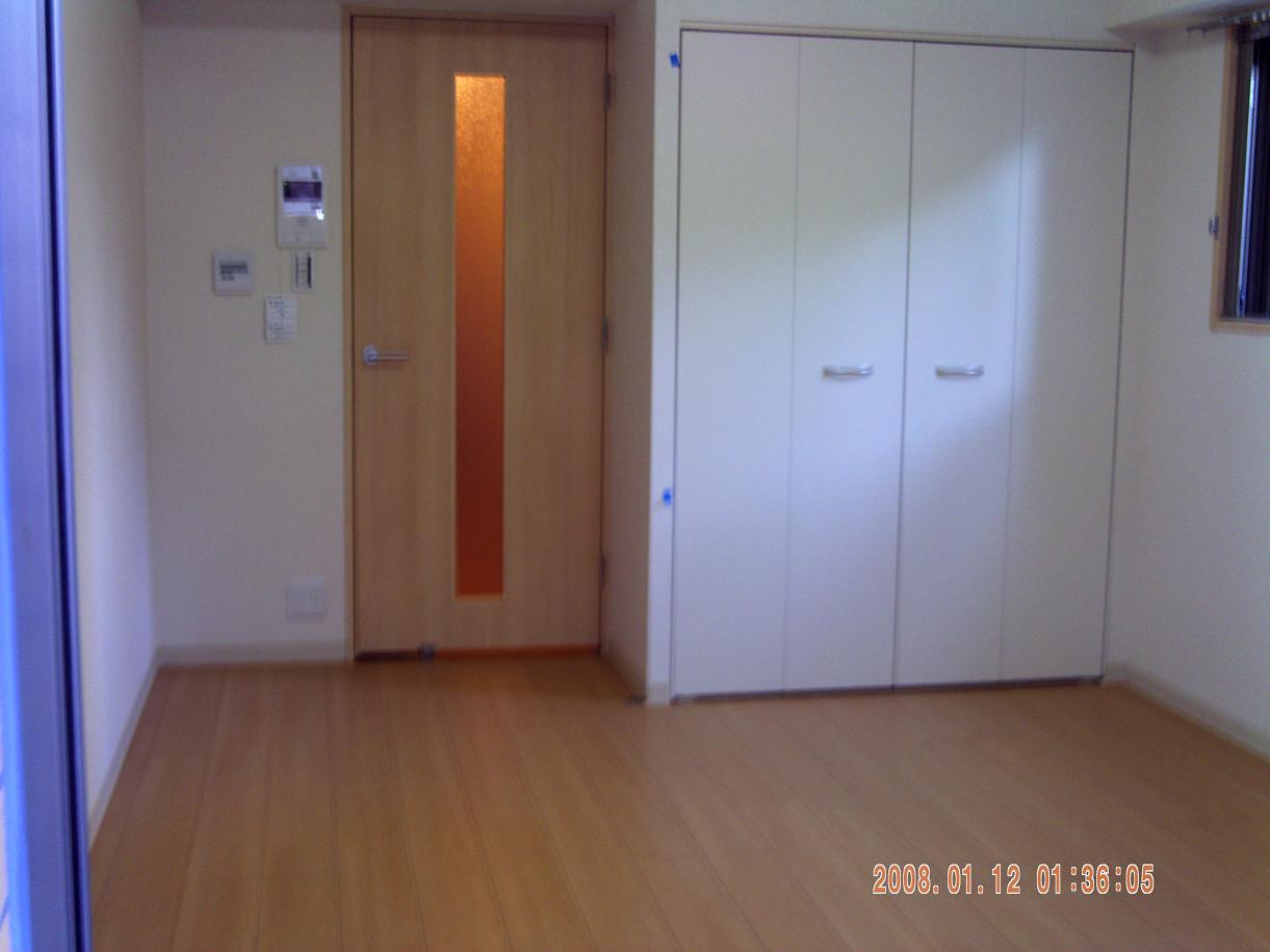 Living and room. Floor heating equipped to Western-style