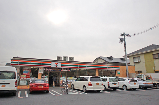 Convenience store. Seven-Eleven Soka Hikawa-cho Nishiten (convenience store) to 446m