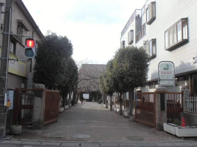 Primary school. 925m to Soka Municipal Soka Elementary School (elementary school)