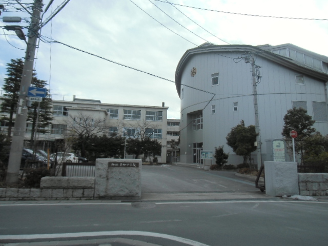 Junior high school. Soka Municipal Soka junior high school (junior high school) up to 592m