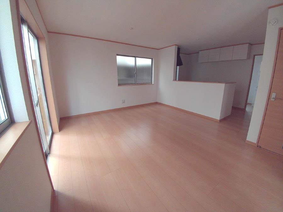 Living. Was building completed. Such as the actual image from per yang, We have to wait all the time so you can see directly. 