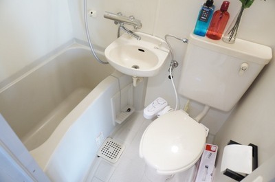 Bath. 3-point unit is a bus