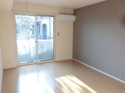 Living and room. Accent Cross is attractive