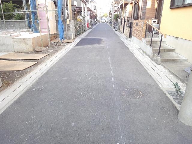 Local photos, including front road. East 4m public road Prospect of a good road!  Local (12 May 2013) Shooting