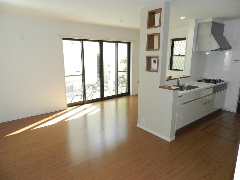 Living. Since you are using a living example of construction no WAX floor, 10 years wax No need!