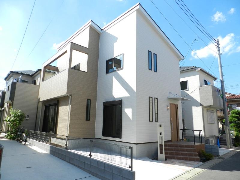 Local appearance photo. Building exterior construction cases